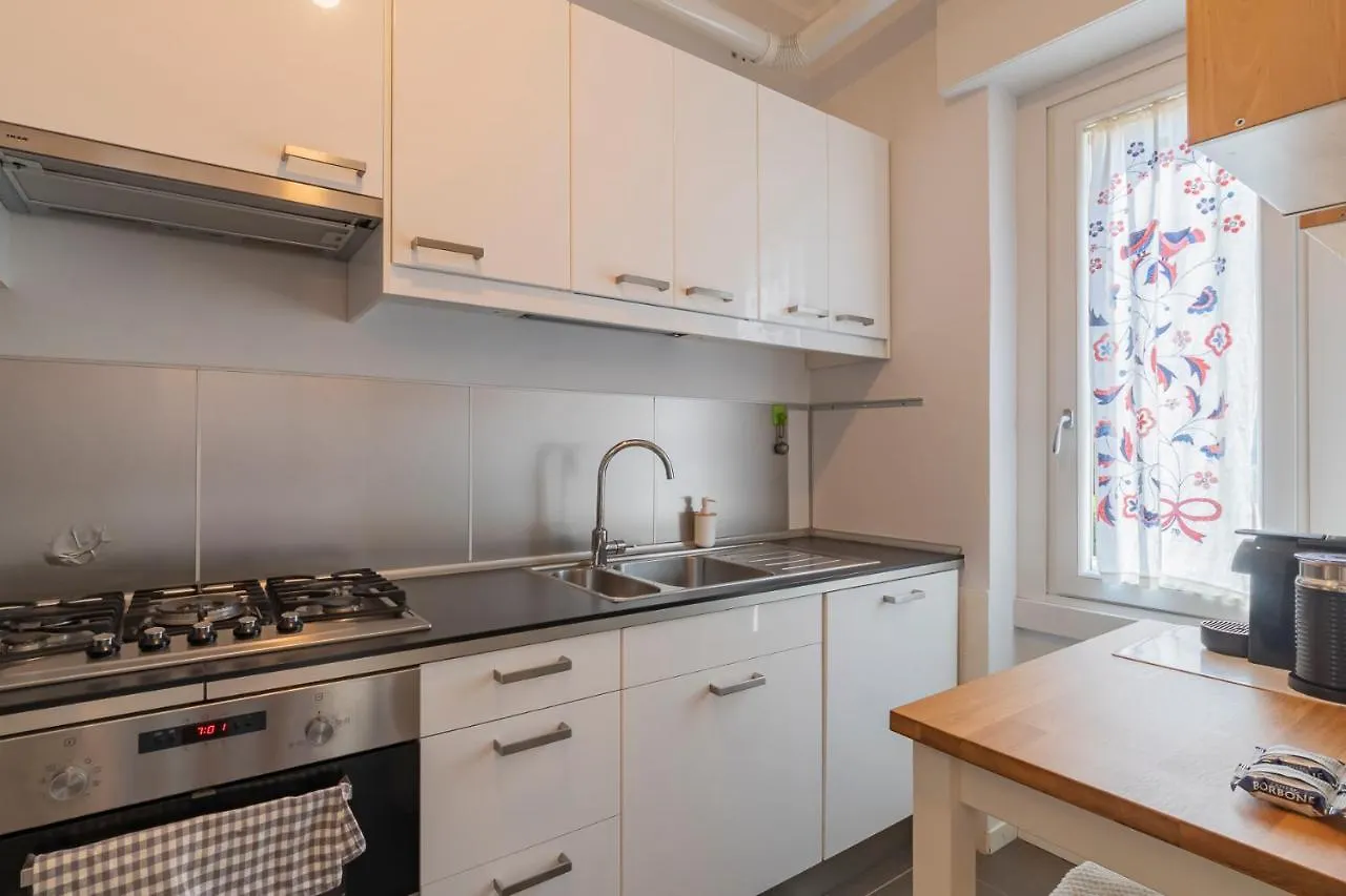 Renovated Flat Medeghino 24 Apartment Milan Italy