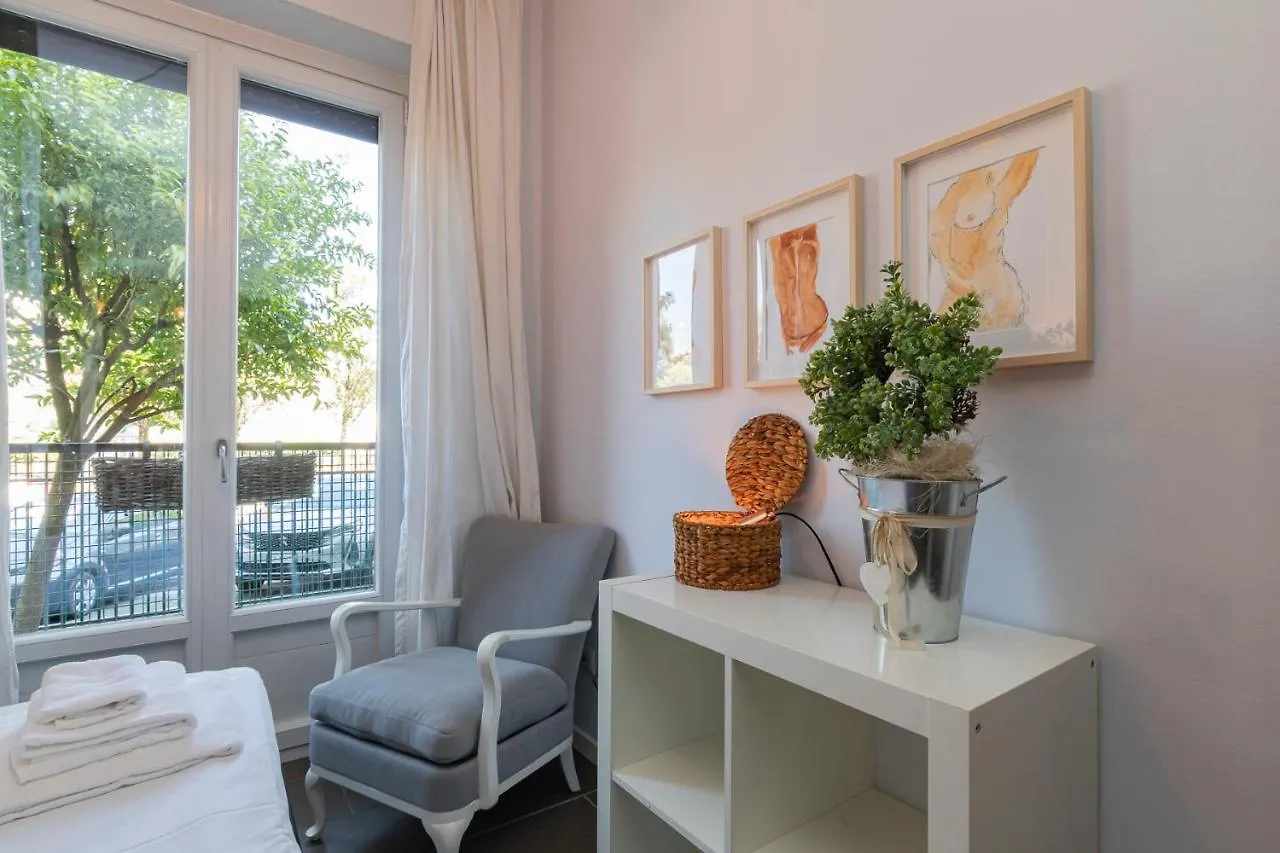 Renovated Flat Medeghino 24 Apartment Milan Italy
