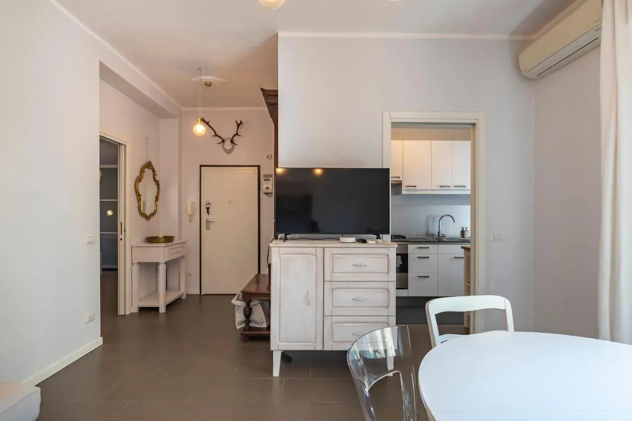 Renovated Flat Medeghino 24 Apartment Milan 0*,  Italy