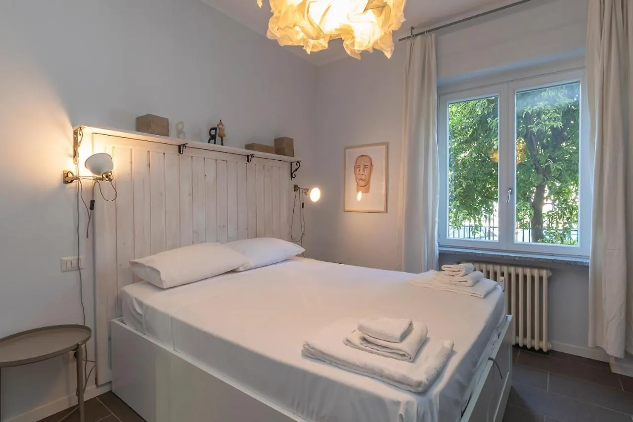 Renovated Flat Medeghino 24 Apartment Milan
