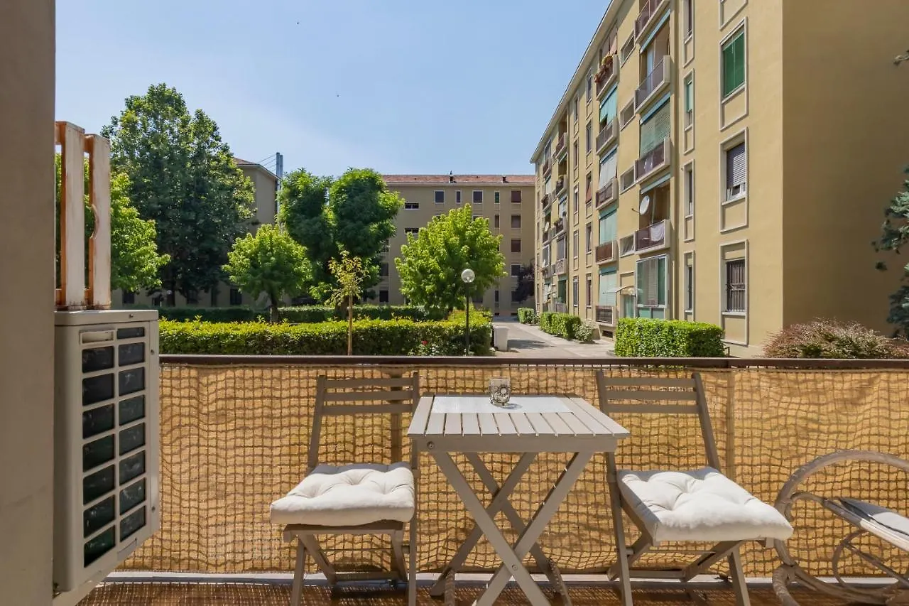 Renovated Flat Medeghino 24 Apartment Milan