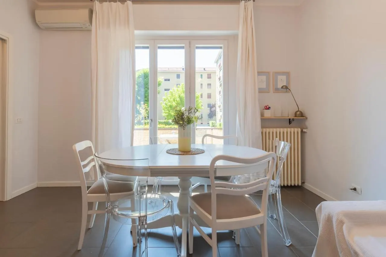 Renovated Flat Medeghino 24 Apartment Milan