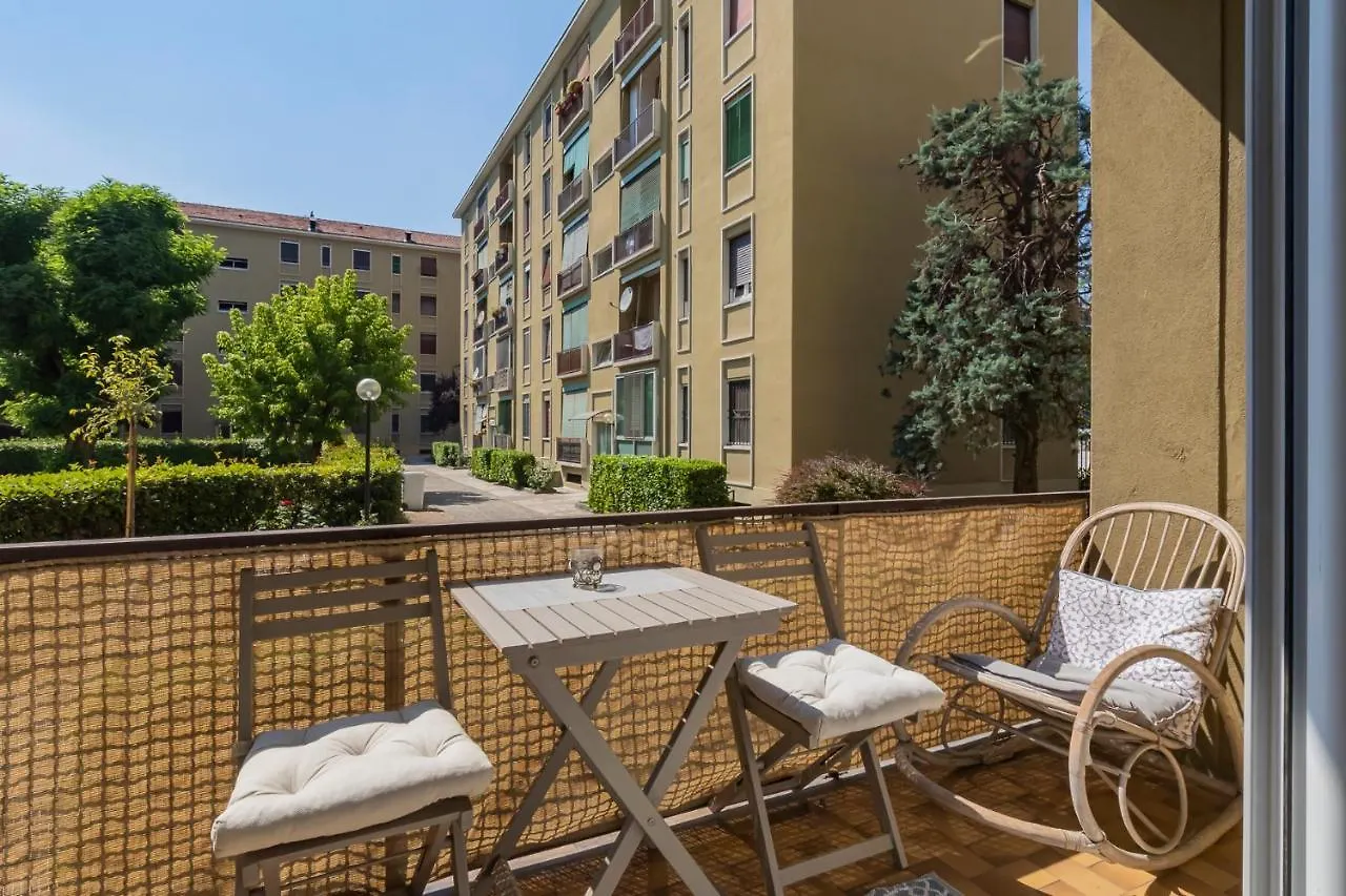 Renovated Flat Medeghino 24 Apartment Milan Italy